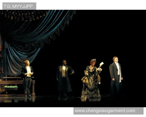 足球巨星黑白头像艺术风格展示彰显经典球员风采与永恒魅力