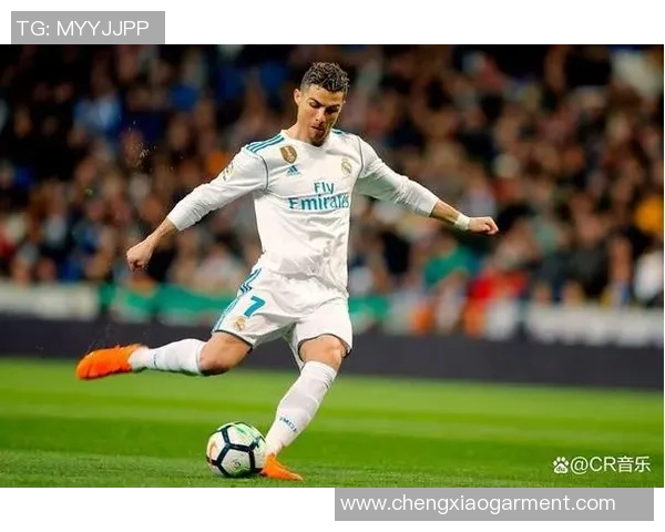 足球明星摆设：彰显球场荣耀与个性魅力的家居艺术品收藏新风尚